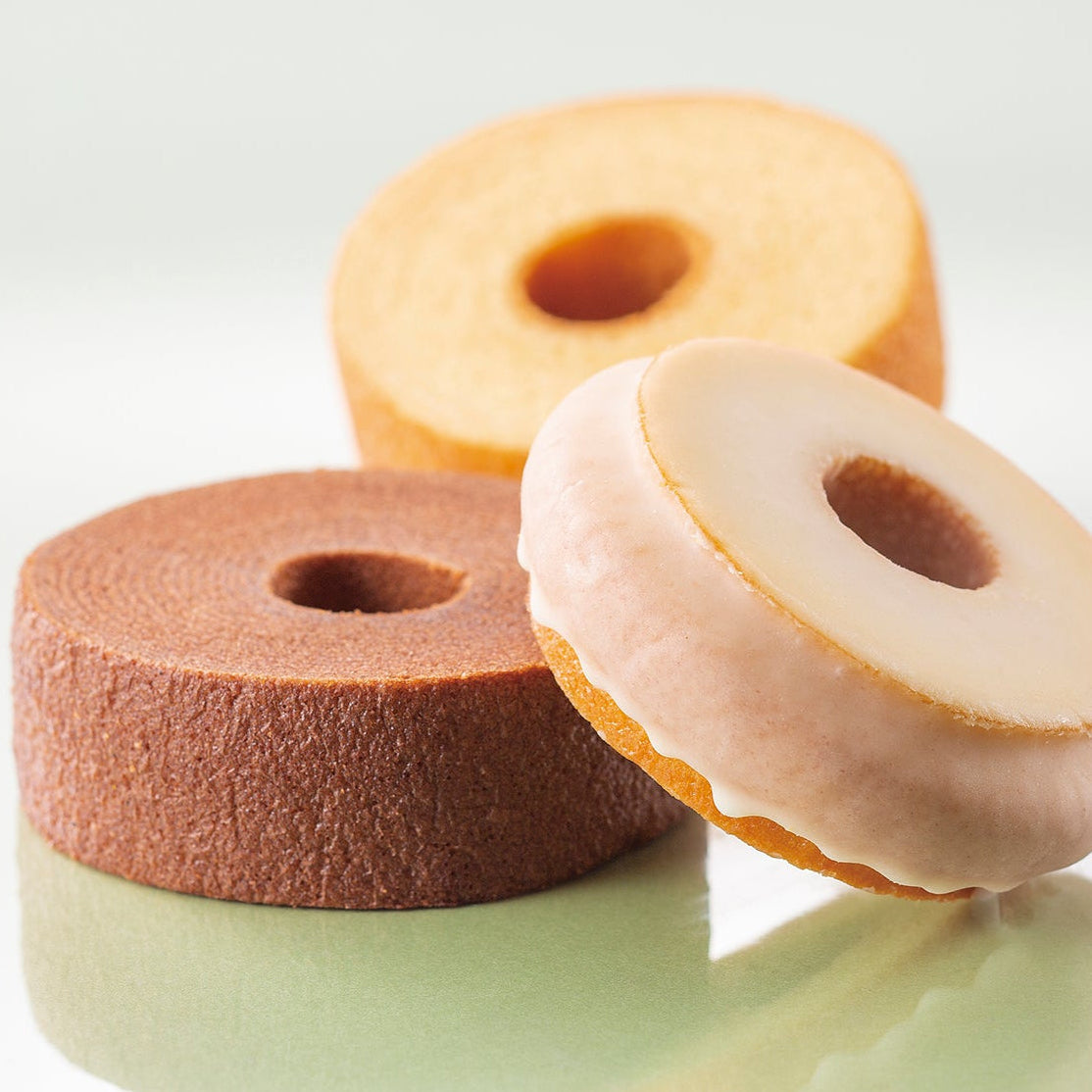 バウムクーヘン アソート15個入（ホワイトベール、バニラ・チョコ）